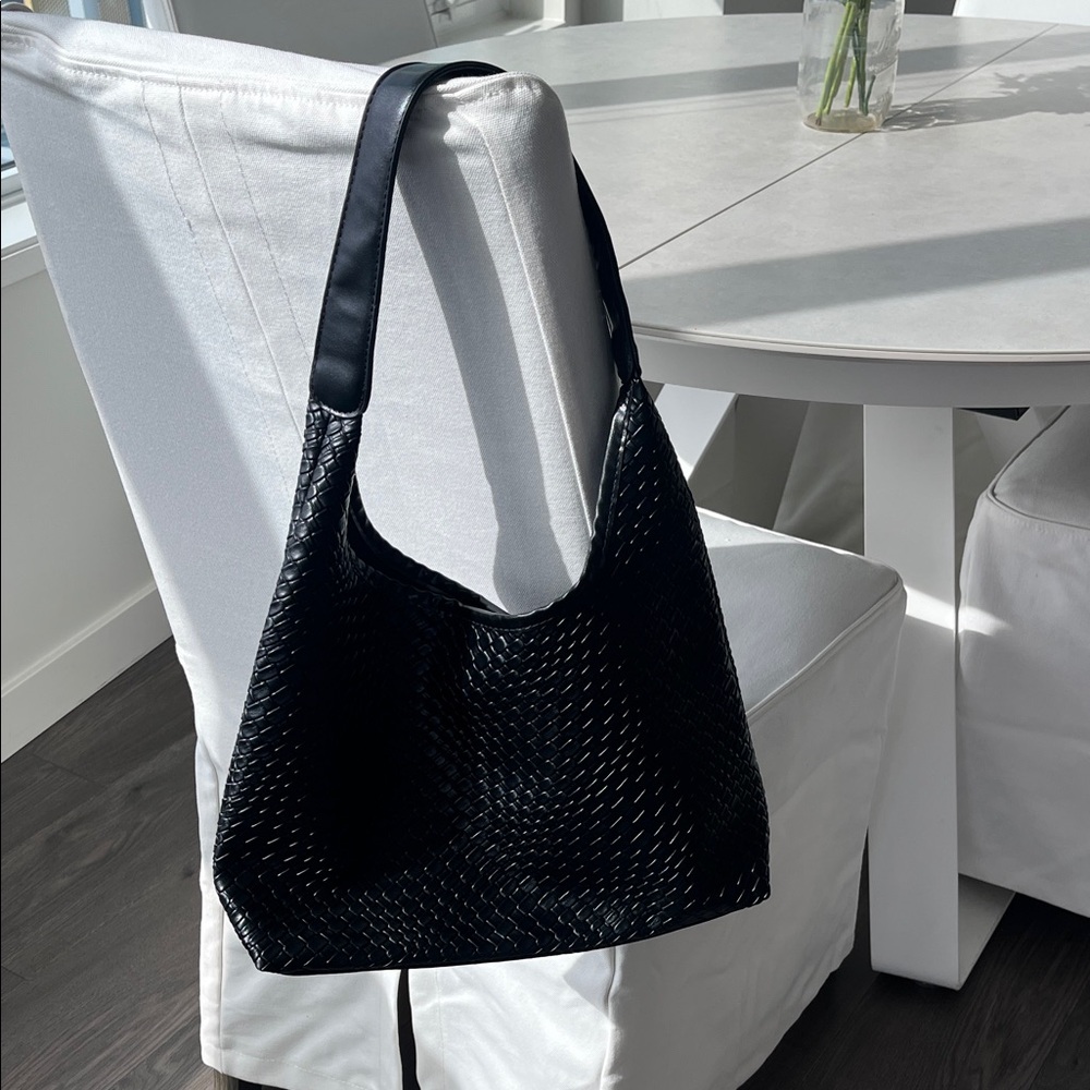 Black leather Woven Shoulder Bag - Classic Women's Handbag